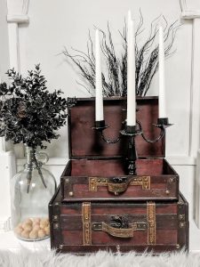 vintage old suitcases decor ideas